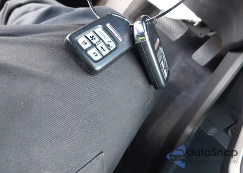 2021 Honda Clarity Plug-In Hybrid from USA, damaged, VIN JHMZC5F18MC000827